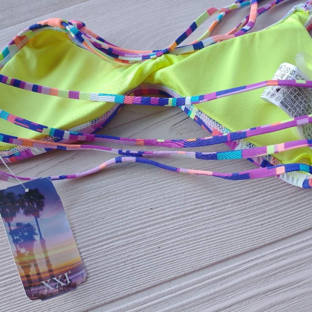 Nwt bikini top small *!#pick 3 for $12**! - Picture 2 of 3